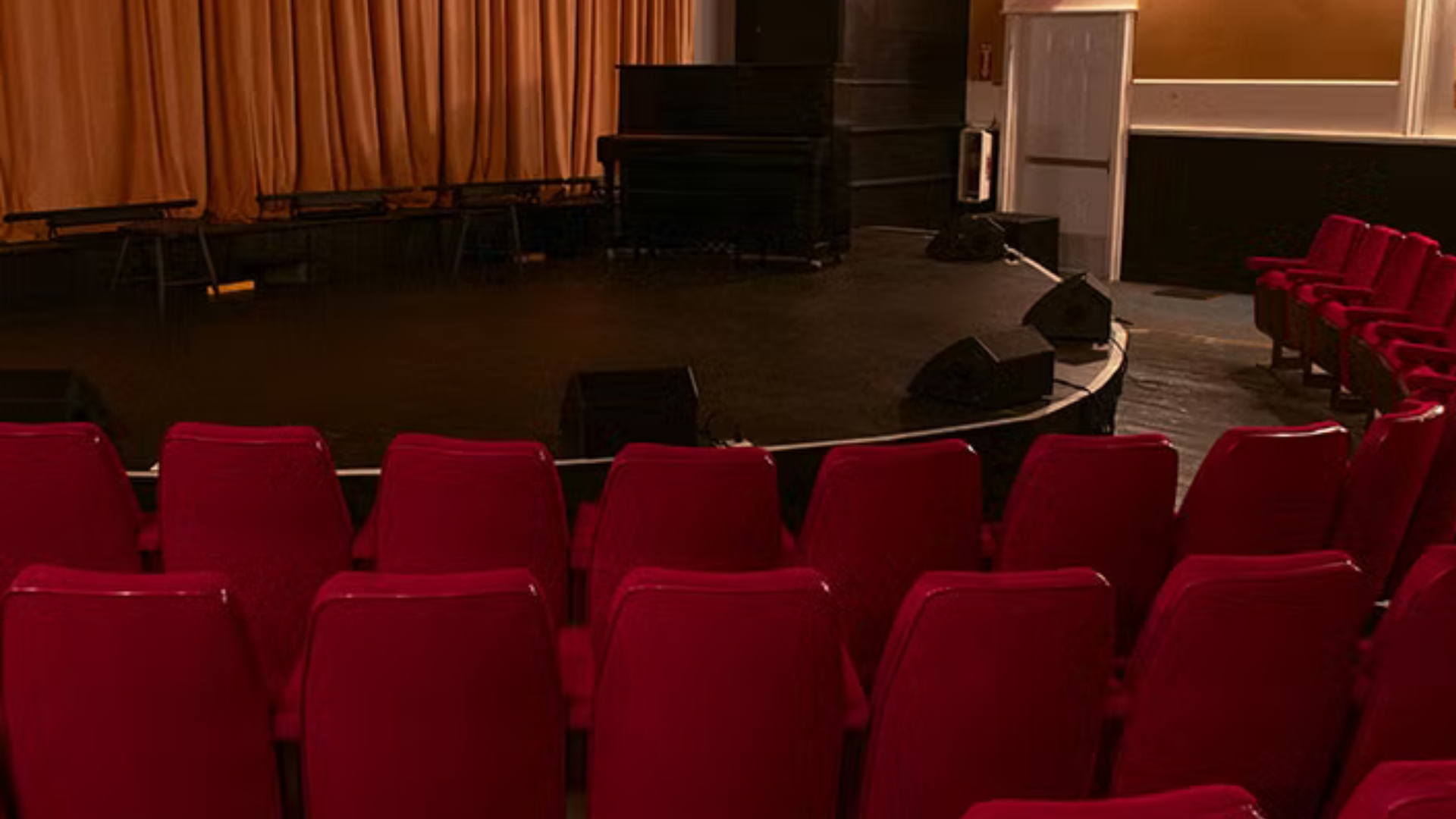 Souris Show Hall